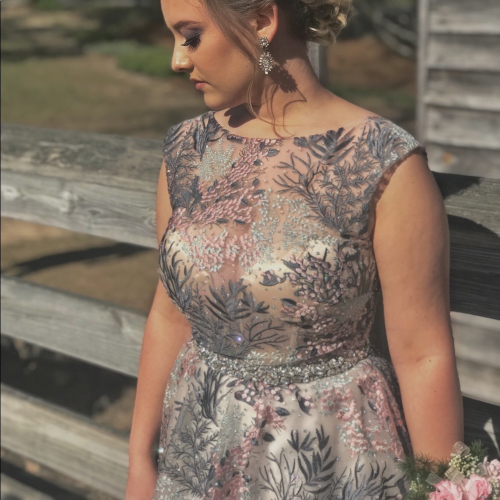 BEAUTIFUL PROM DRESS